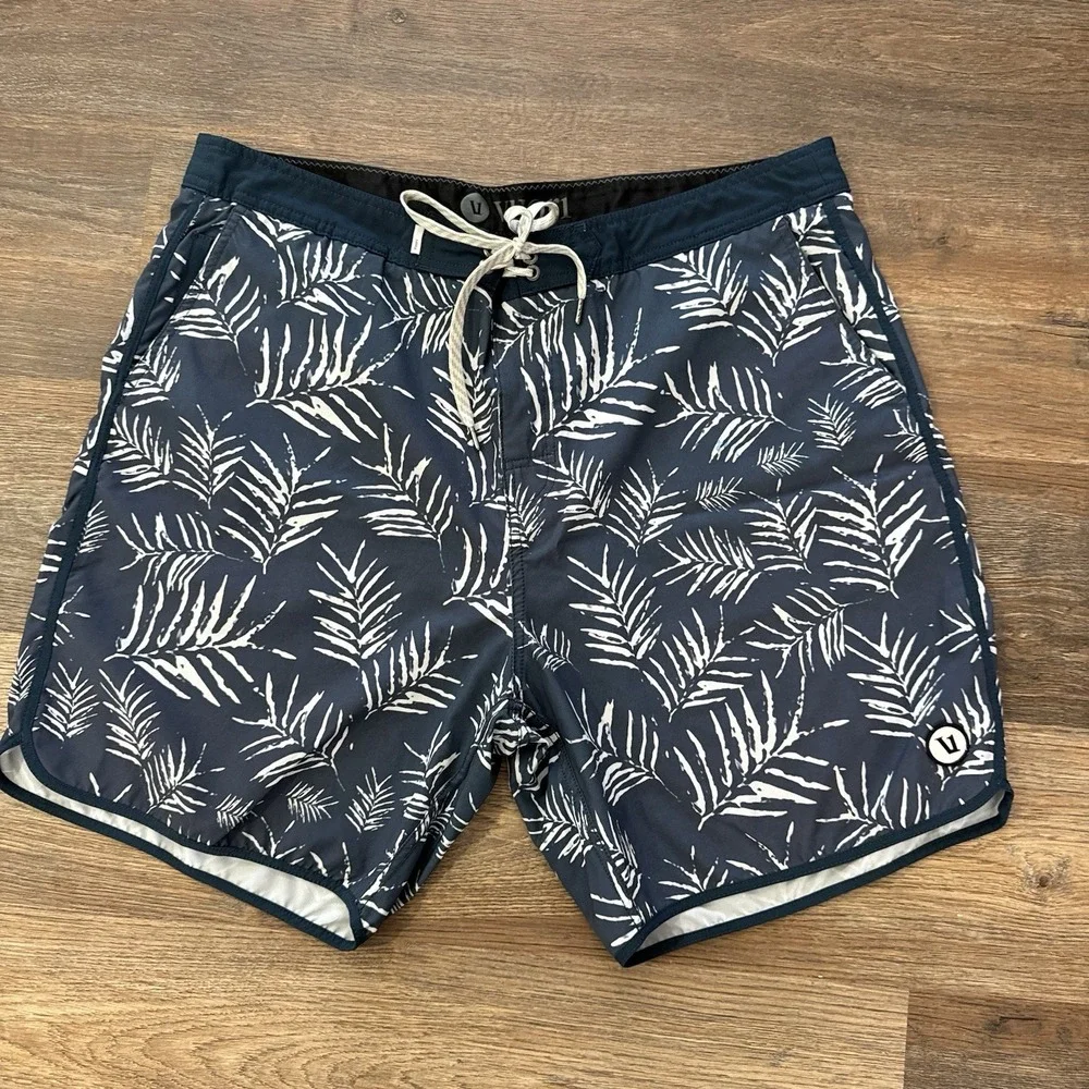 Vuori Cruise Boardshort Men's Sz 38 V314 Palm Floral Pattern Blue‎